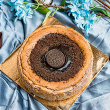 Load image into Gallery viewer, Oreo Cookie Crumbs Chocolate Basque Cheesecake
